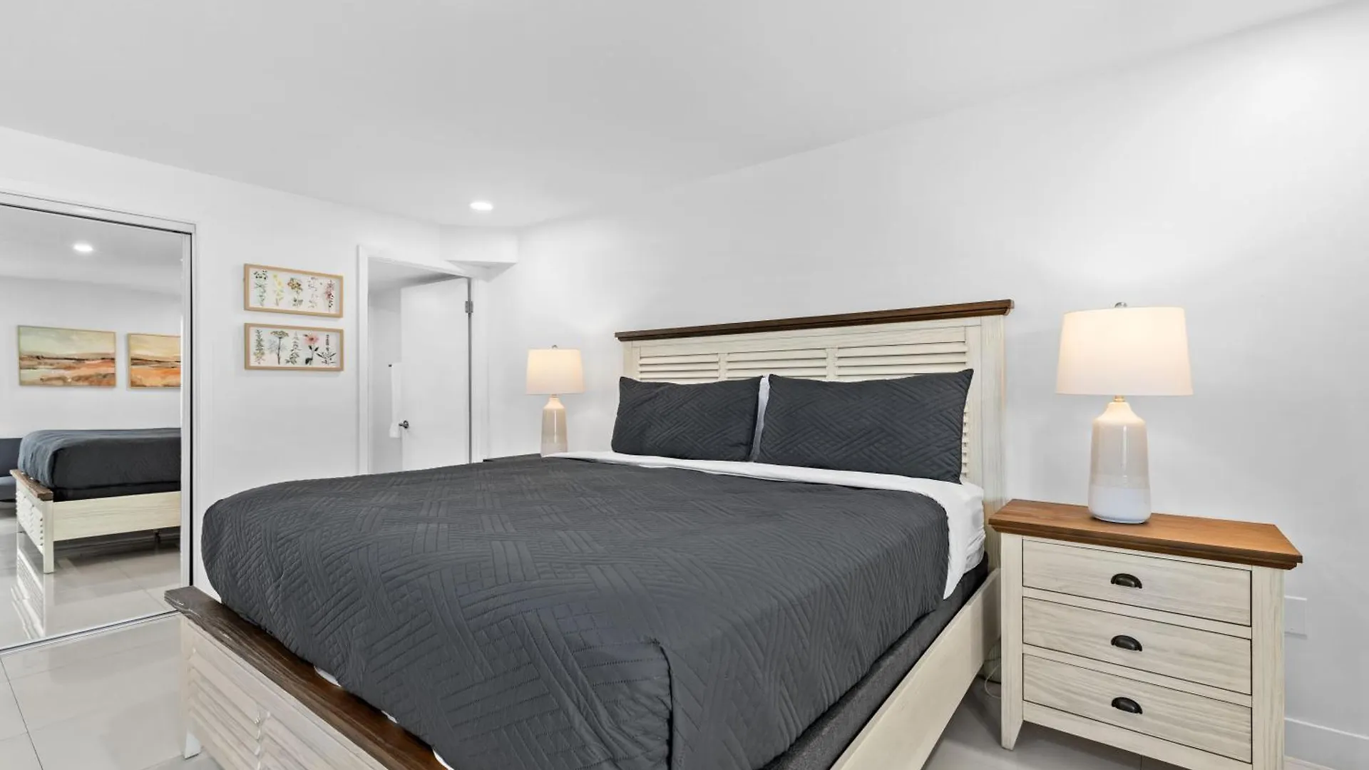 Ground Level Pet-friendly Seconds From Beach