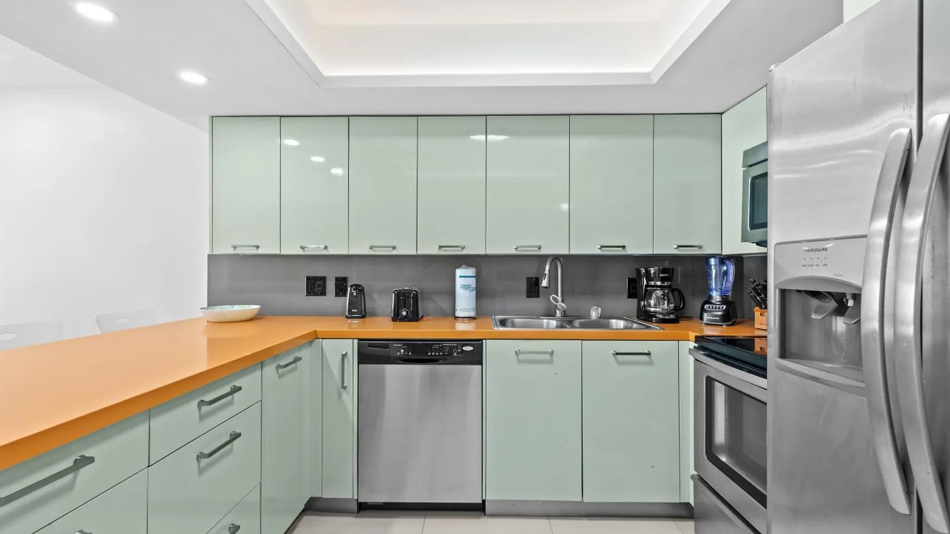 Ground Level Pet-friendly Seconds From Beach