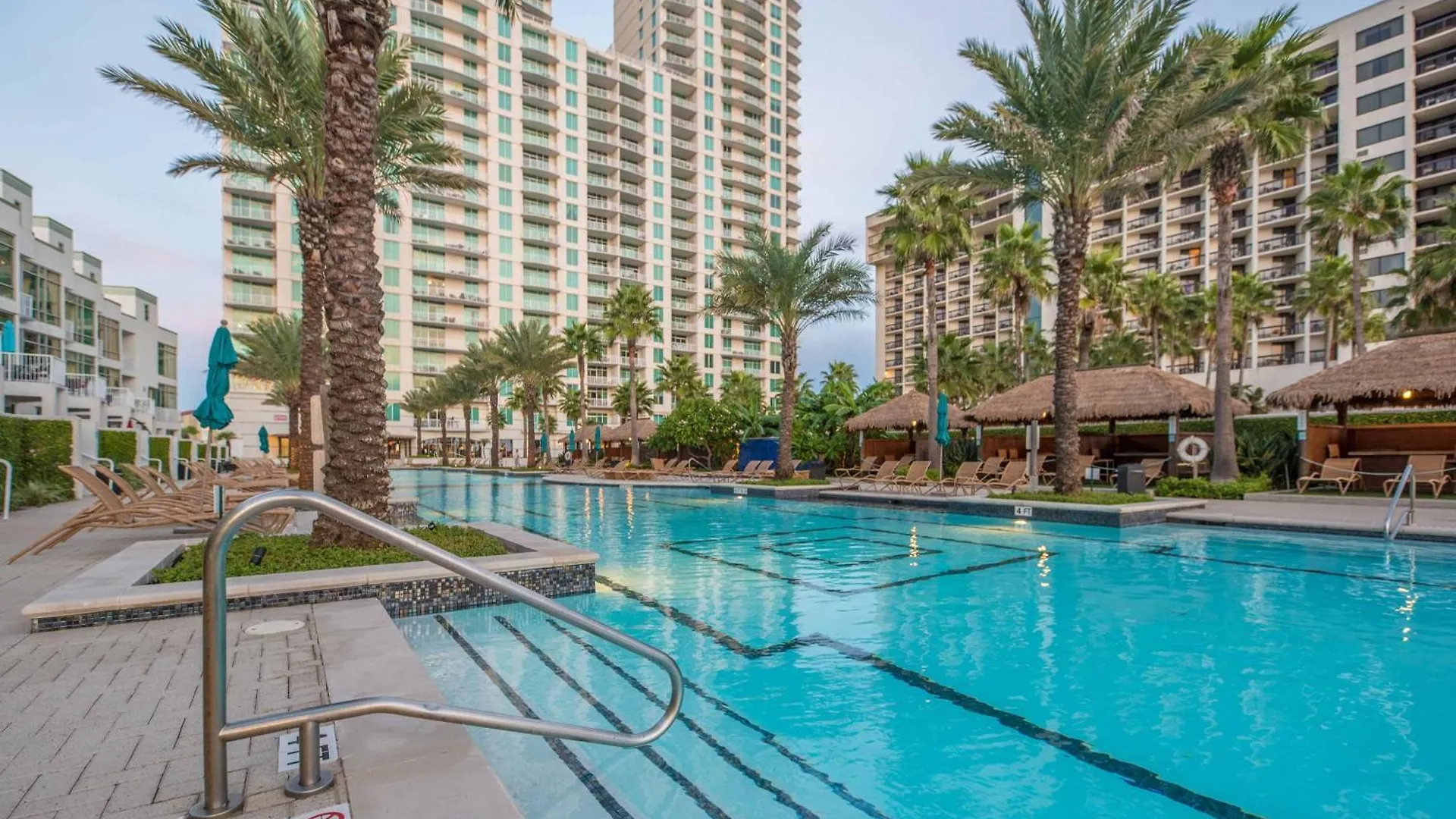 1901 Sapphire Beachfront 3 Bedroom Apartment *