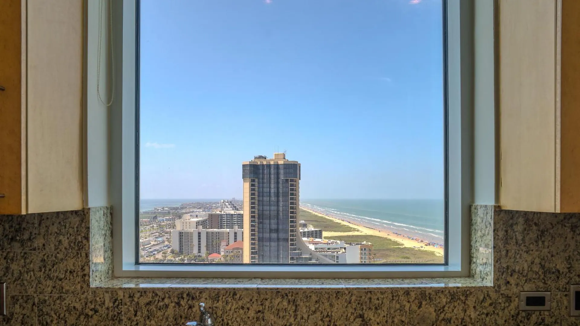 1901 Sapphire Beachfront 3 Bedroom Apartment *