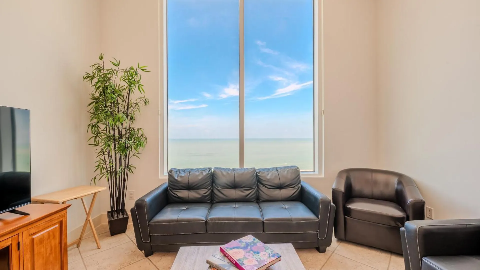 1901 Sapphire Beachfront 3 Bedroom Apartment