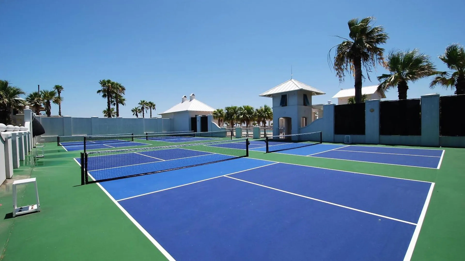 Lucky Turtle - Private Marina Front With Pool Holiday home *