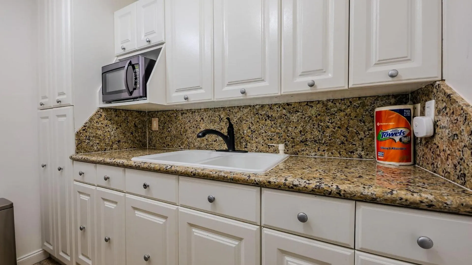 Toucans Retreat Tranquil 1br With Patio 102 *