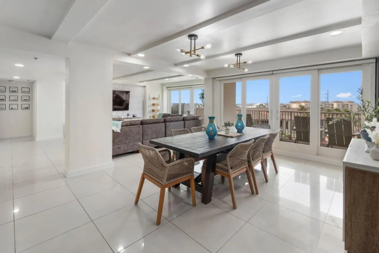 Apartment Amazing Beachcombers Paradise