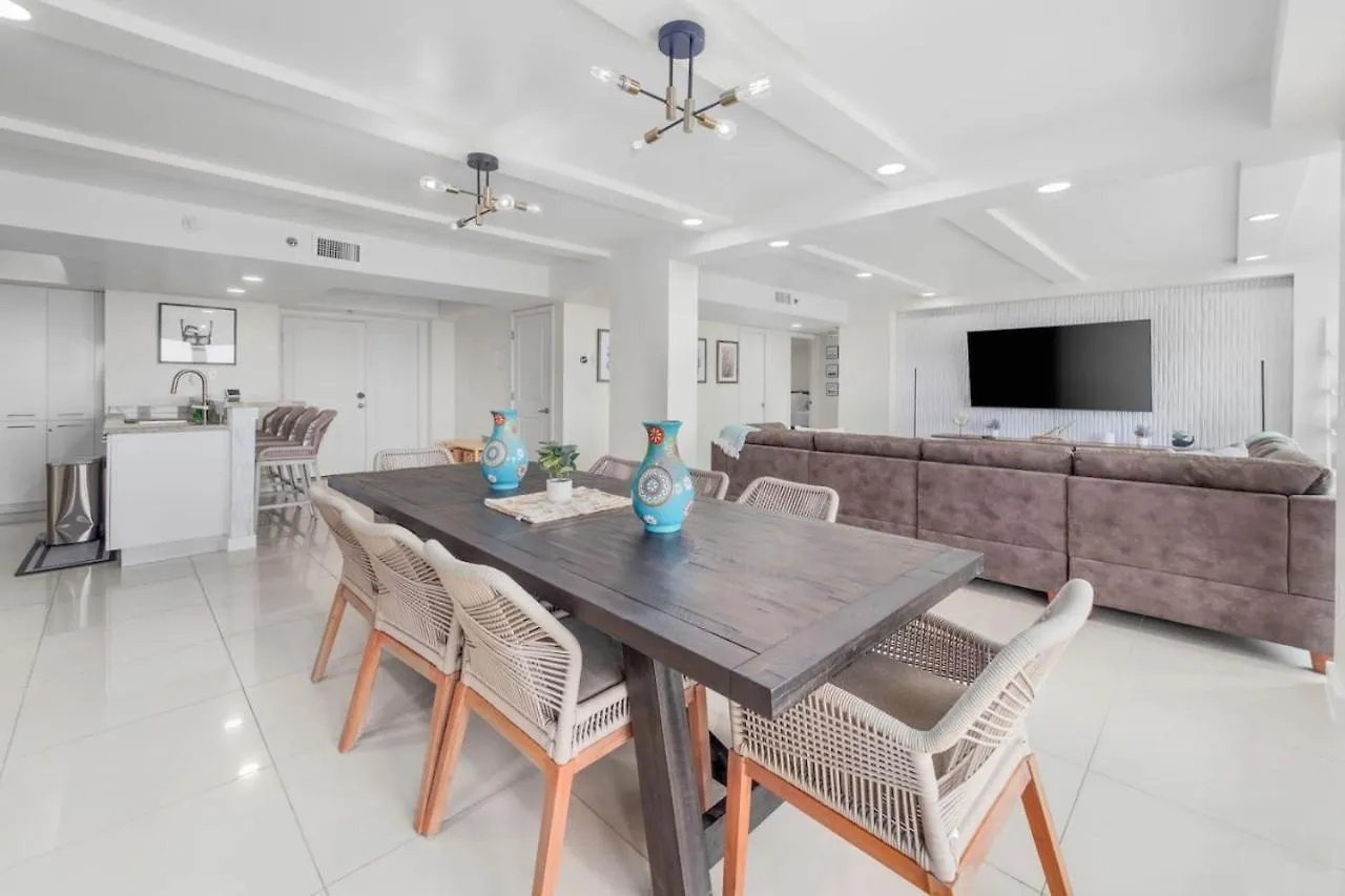 Apartment Amazing Beachcombers Paradise