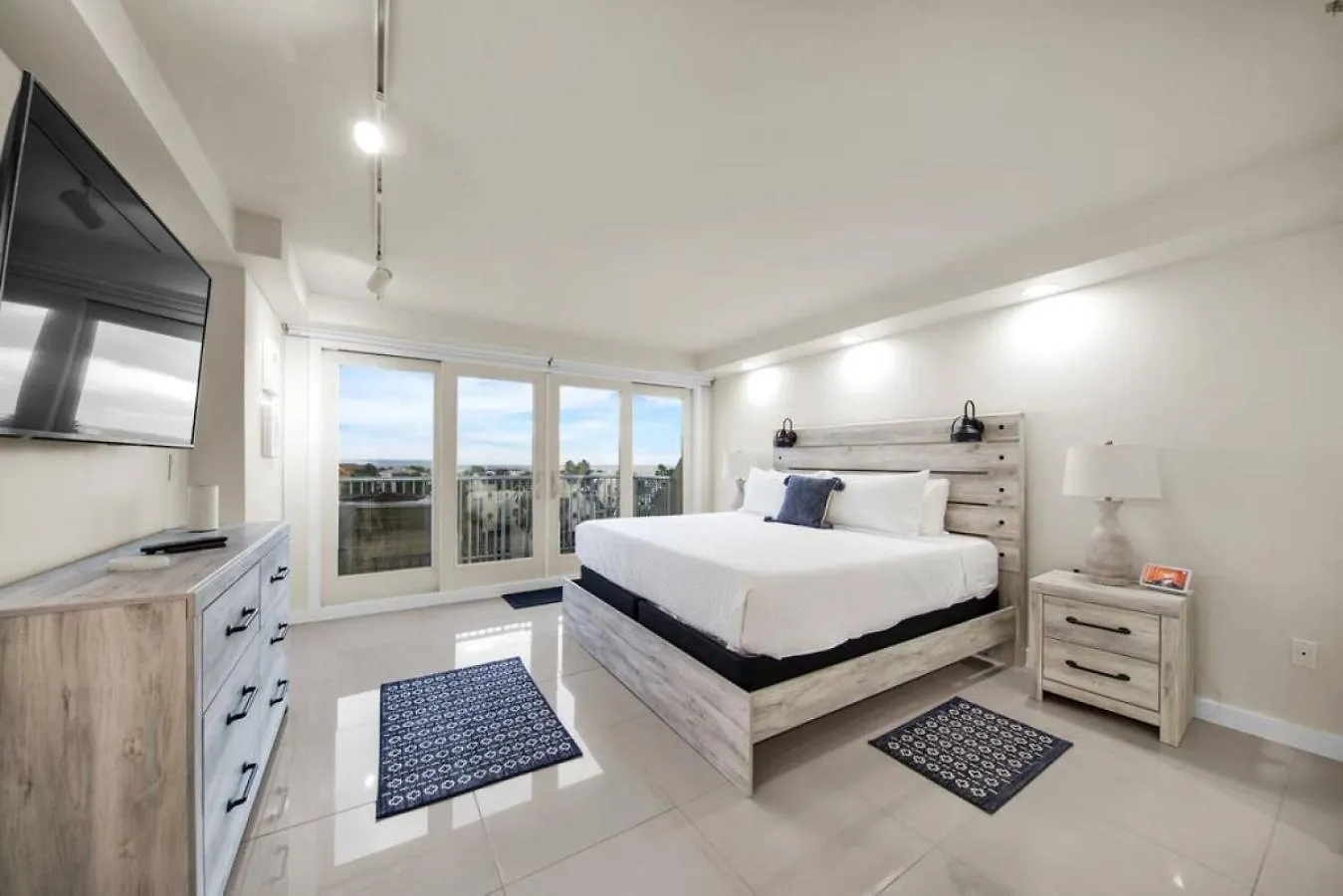 Amazing 5th Floor Beachfront Wonderful Views Holiday home *