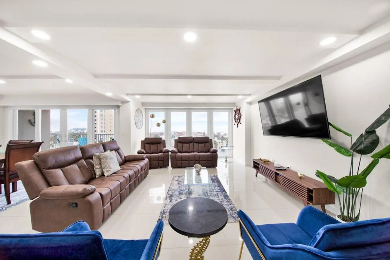 Holiday home Luxury 6th Floor Beachfront Amazing Views *