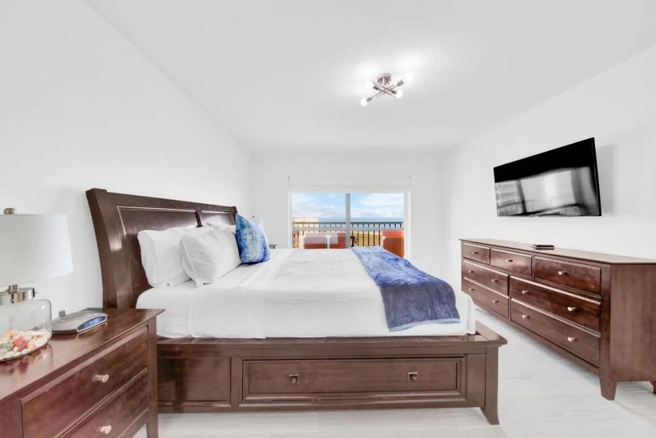 Amazing 7th Floor Beachfront Wonderful Views *