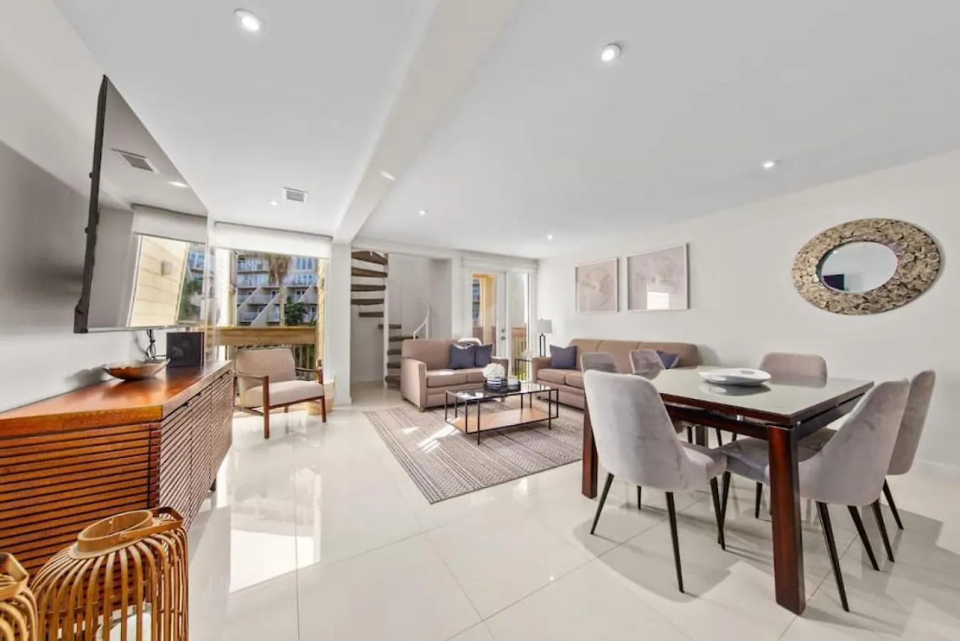 Amazing Bahiamar Beachfront 2 Steps From Amenities *