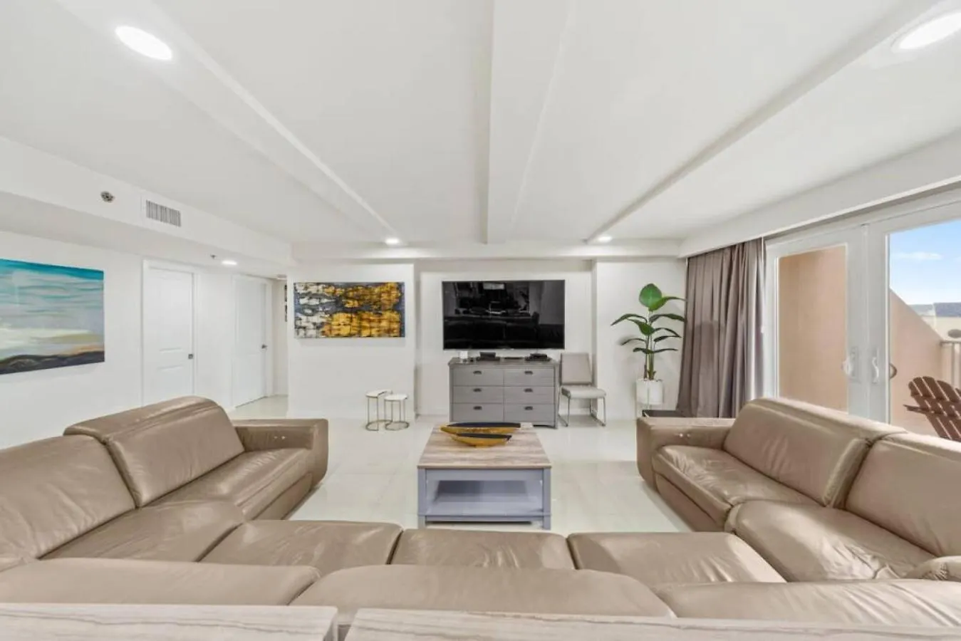 Amazing 4th Floor Beachfront Wonderful Views *