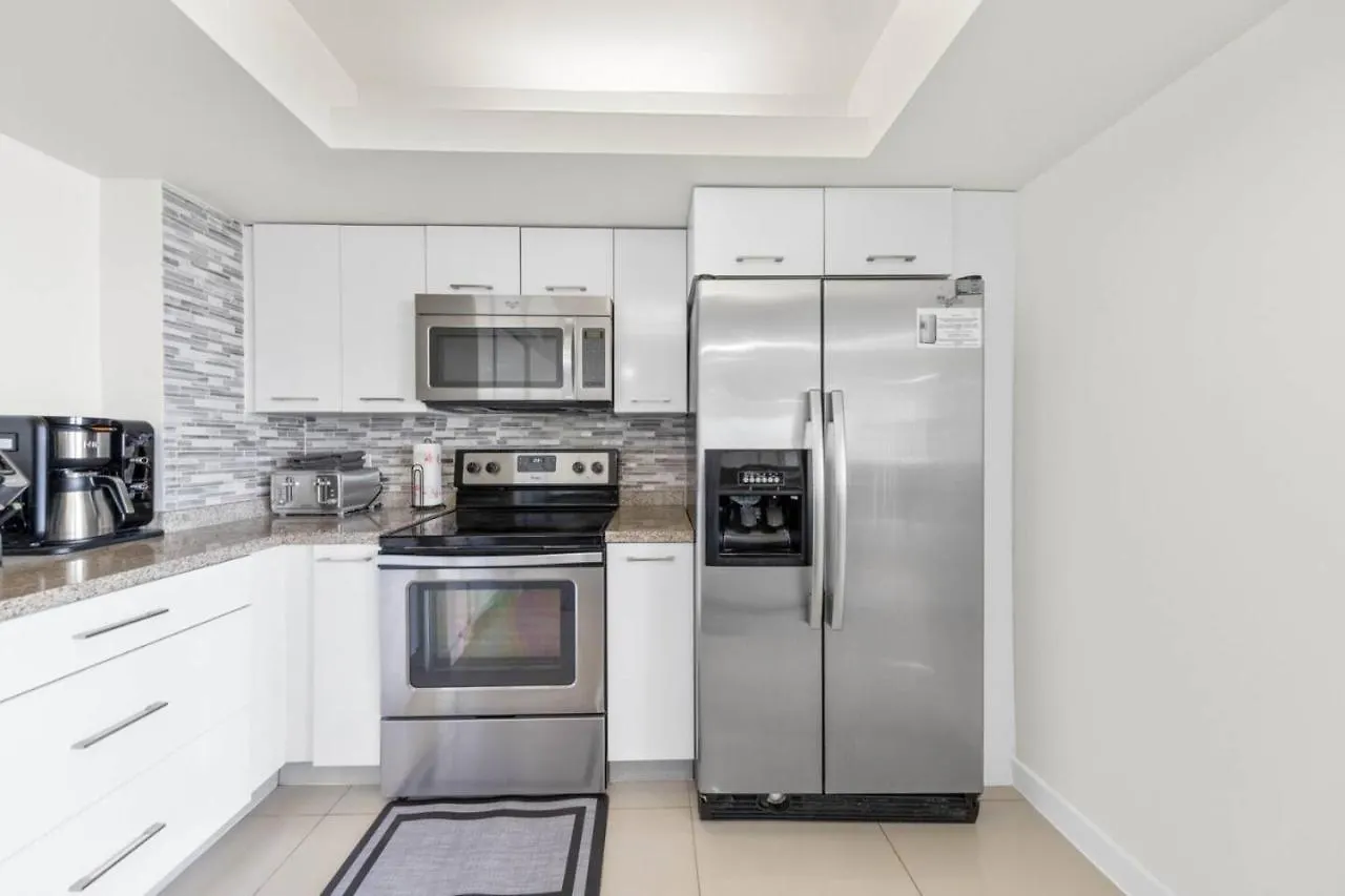 Solare Tower, Sunset Oasis, Beachfront Complex Apartment