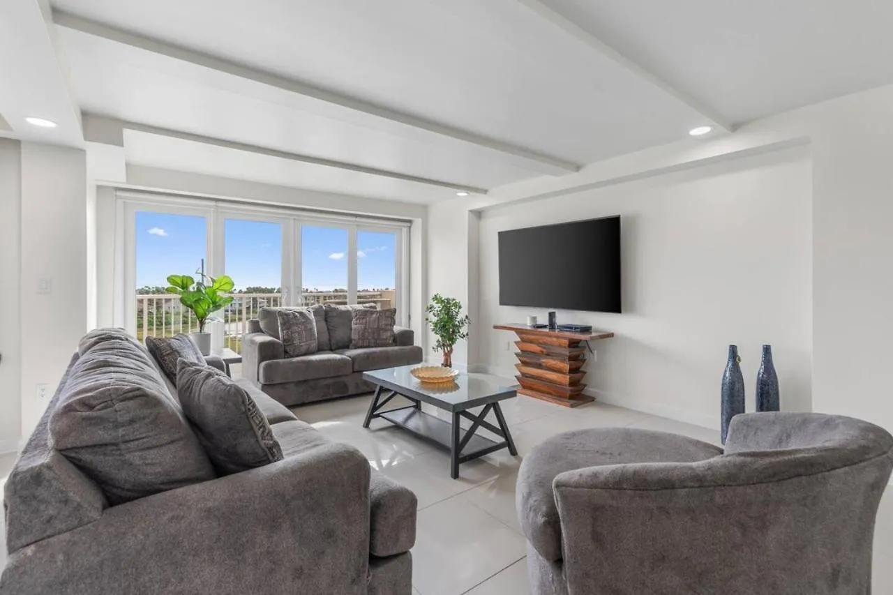 Apartment Solare Tower, Sunset Oasis, Beachfront Complex *