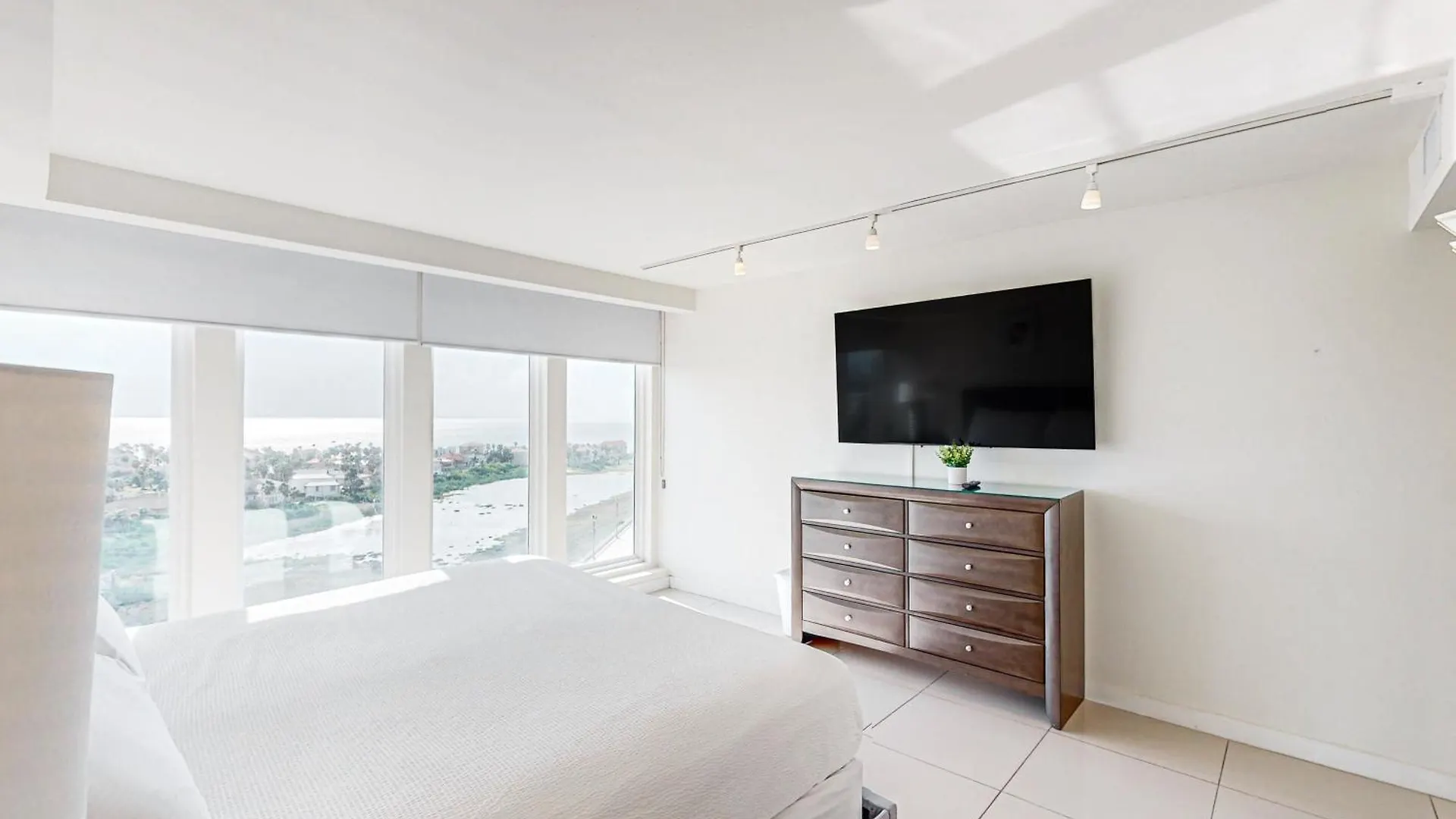 Solare Tower 1202 Apartment