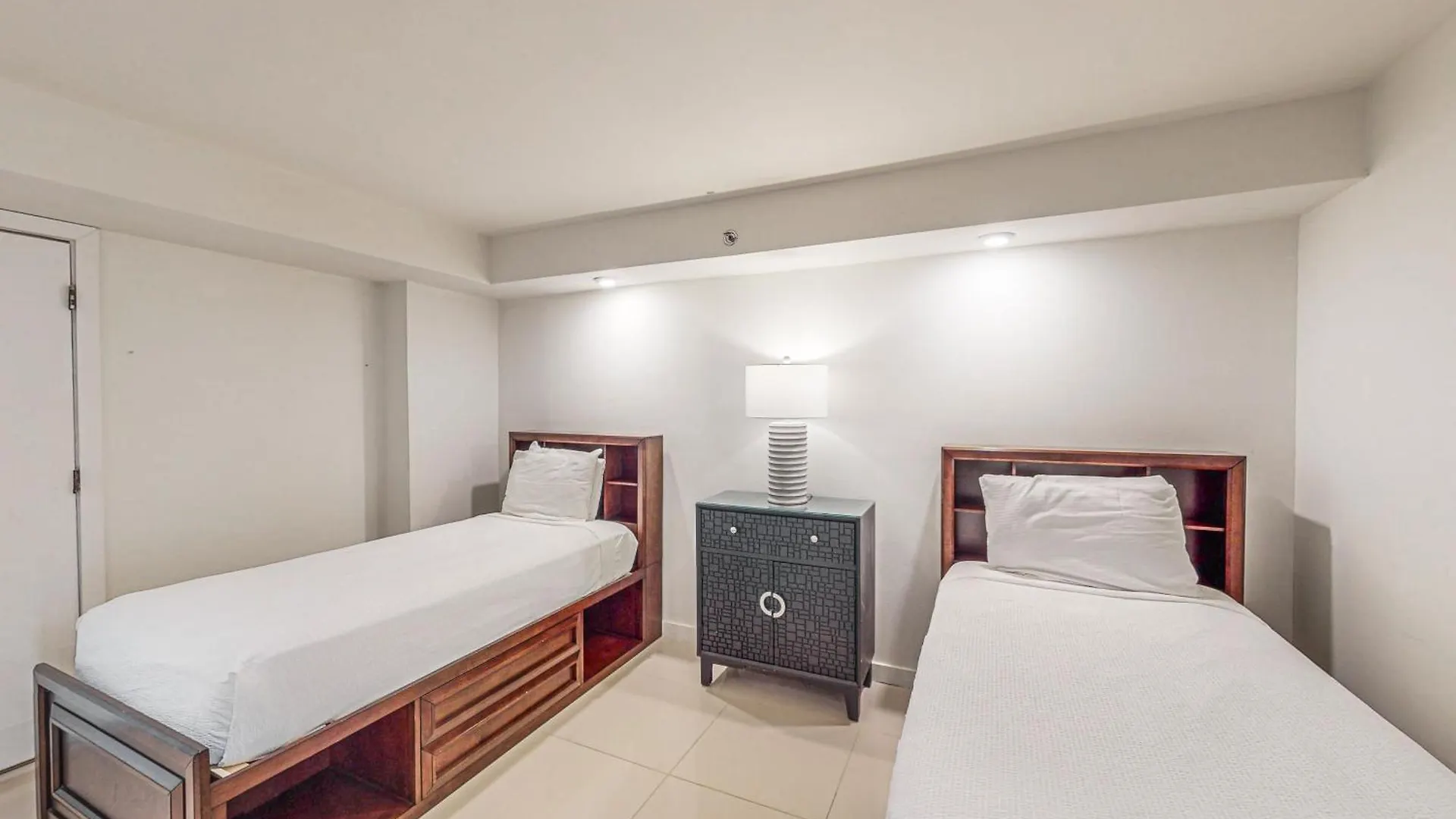 Solare Tower 1202 Apartment *