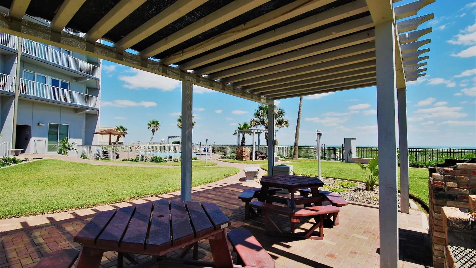 Aquarius 606 Apartment