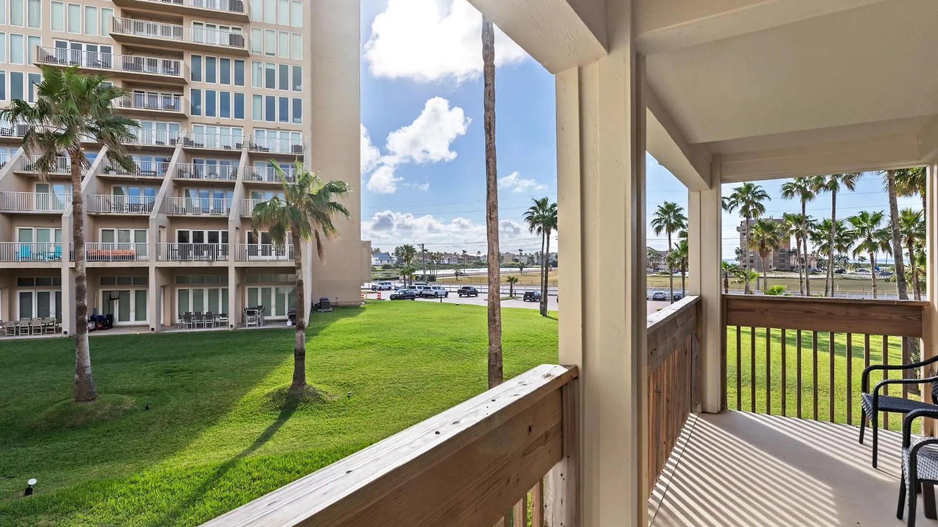 Cozy 2br 2ba Retreat At Beachfront Resort, Heated Pool! Apartment South Padre Island