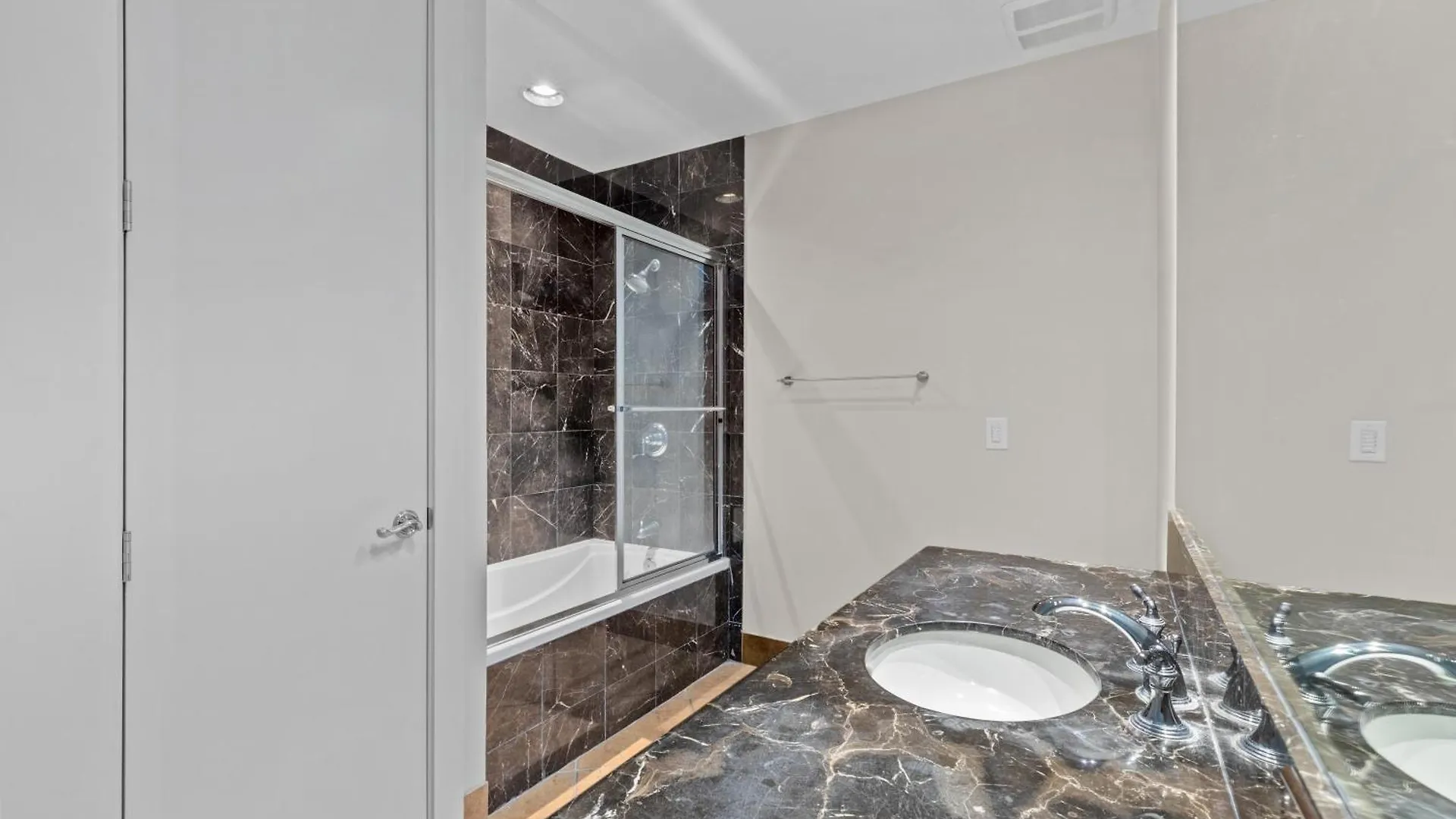 Sapphire & Unit # 2106 Apartment