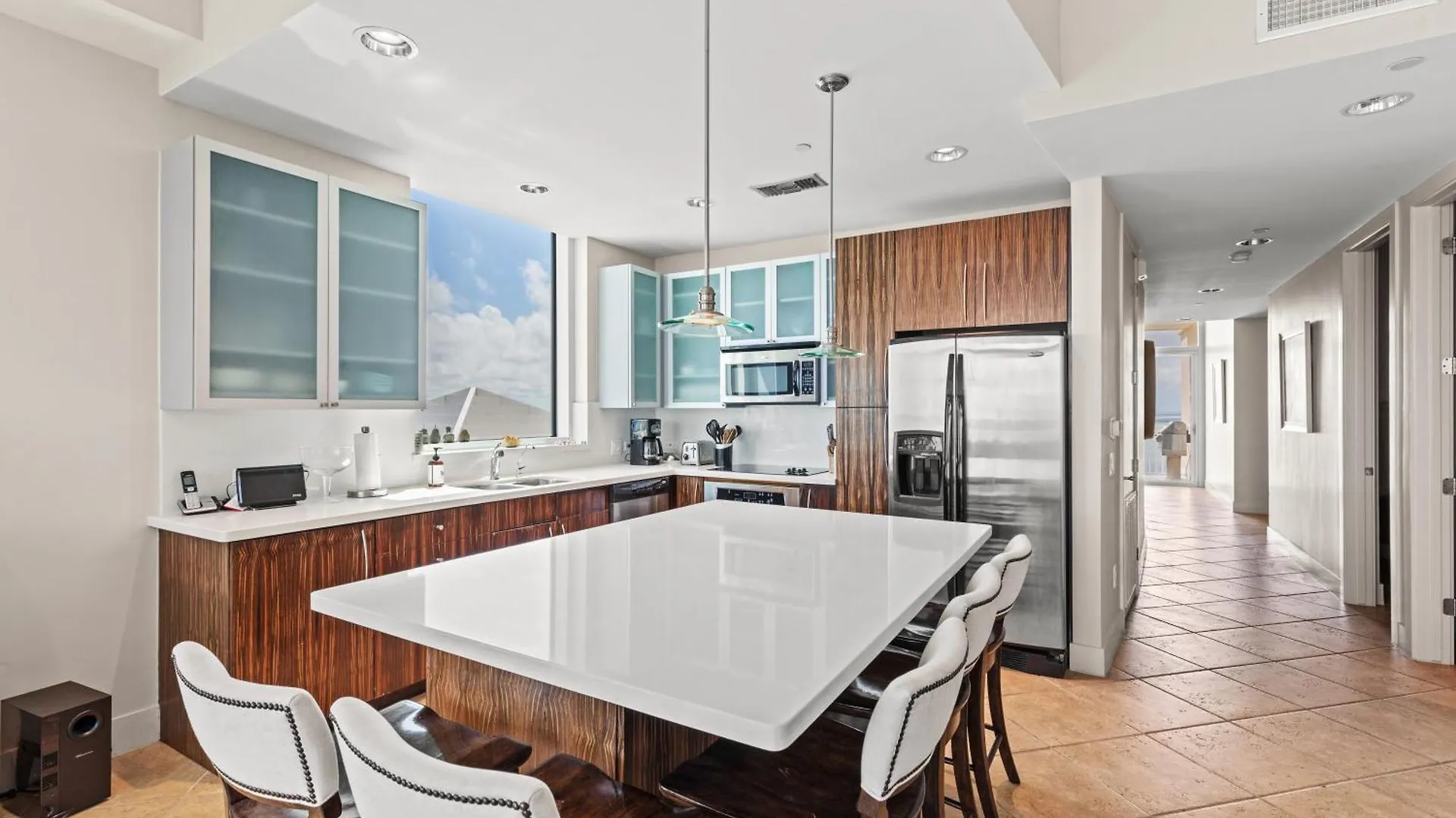 Apartment Sapphire & Unit # 2106