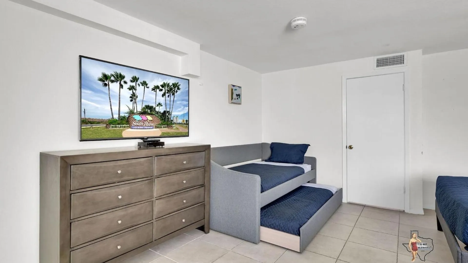 Bahia Mar Solare Beachfront With Two Pools