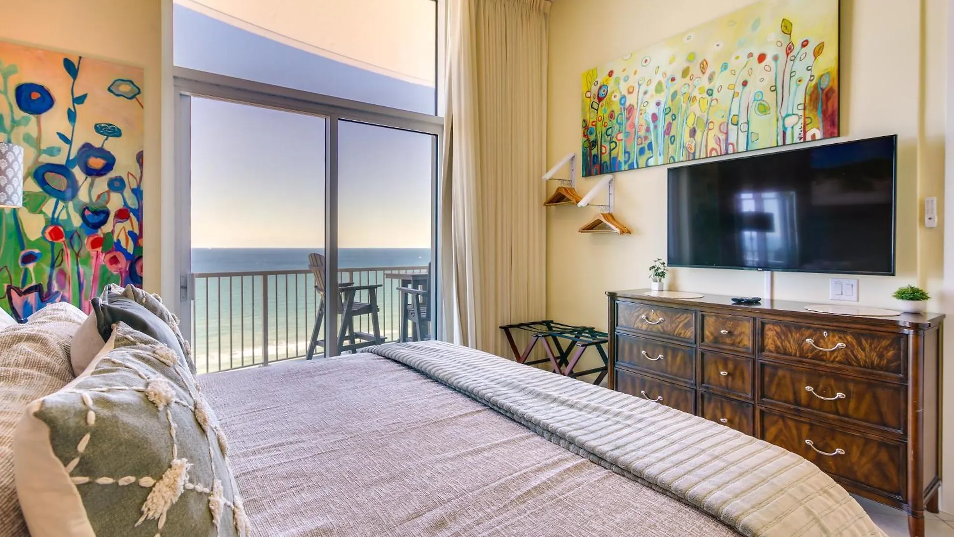 With Balcony And Ocean Views Apartment *