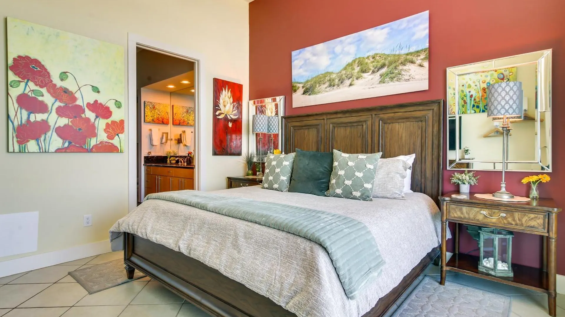 With Balcony And Ocean Views Apartment