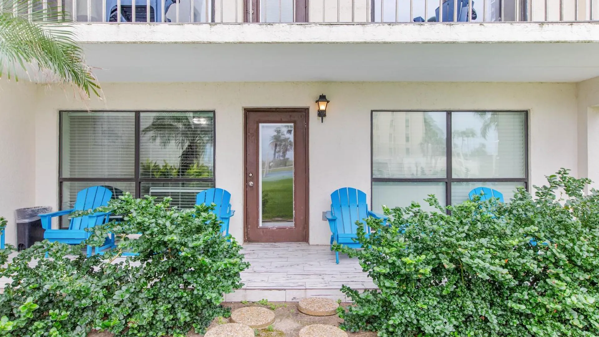 Ground Floor Beachfront 2 Steps From Amenities Iv Holiday home *