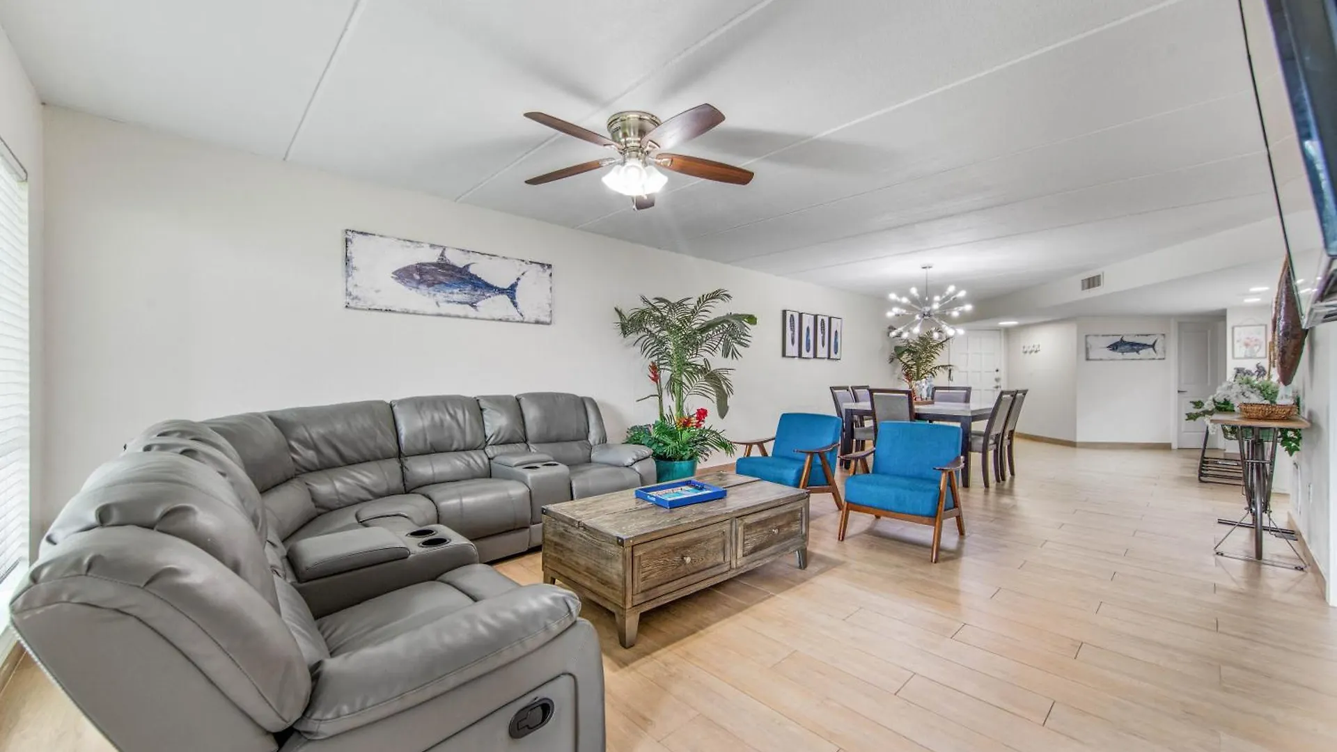 Ground Floor Beachfront 2 Steps From Amenities Iv *