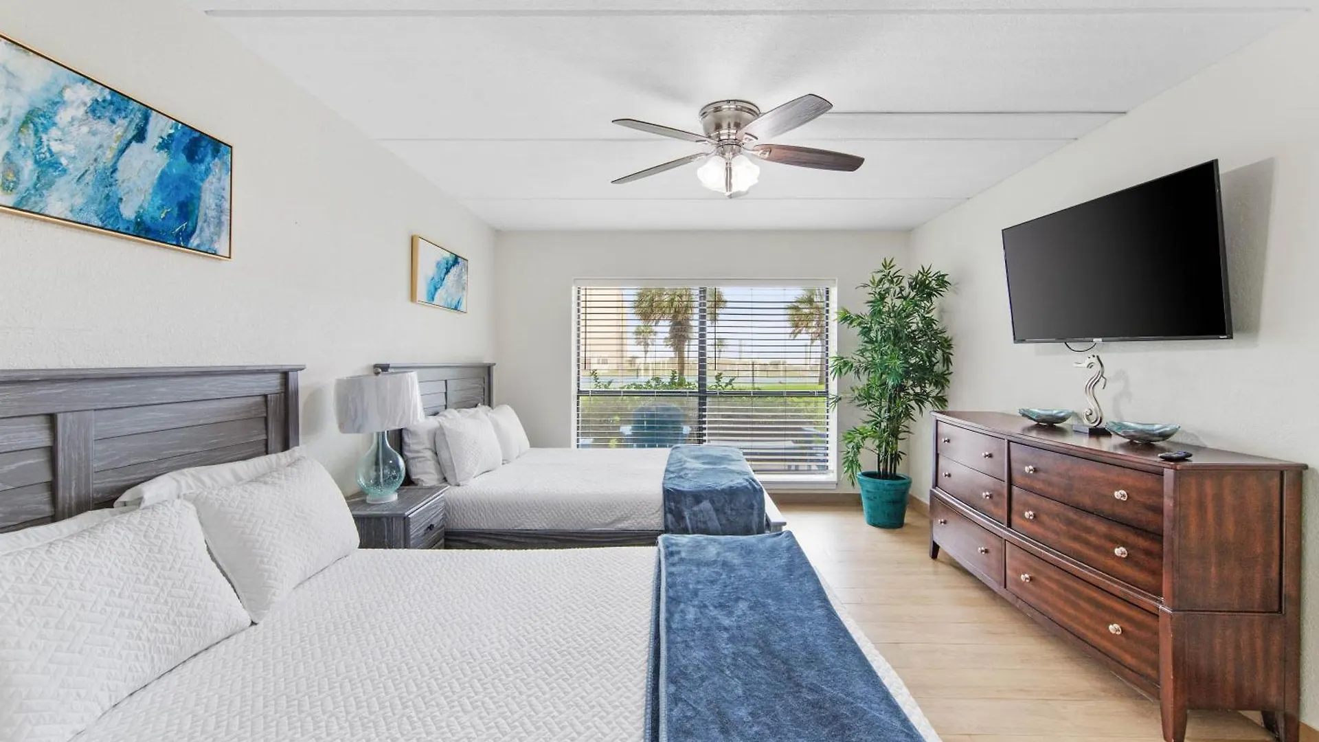 Ground Floor Beachfront 2 Steps From Amenities Iv Holiday home