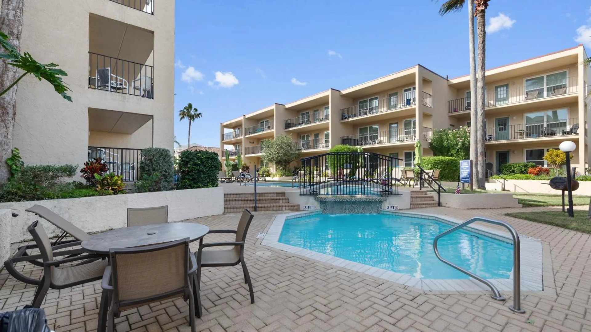 Ground Floor Side 2 Min Walk To The South Padre Island