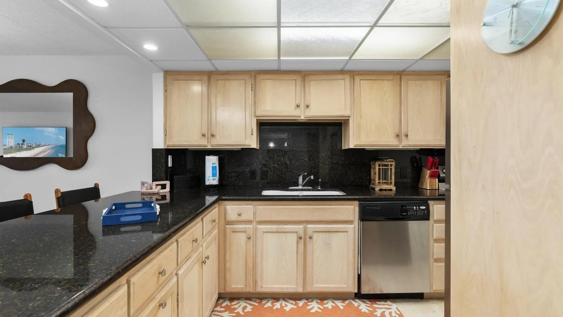 Apartment Breakers Unit #307 *