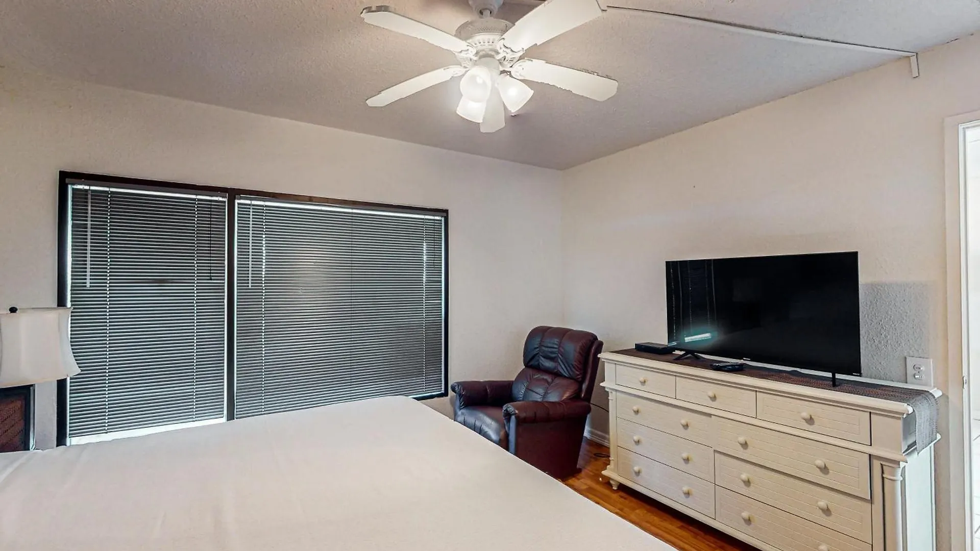 Apartment Bay *