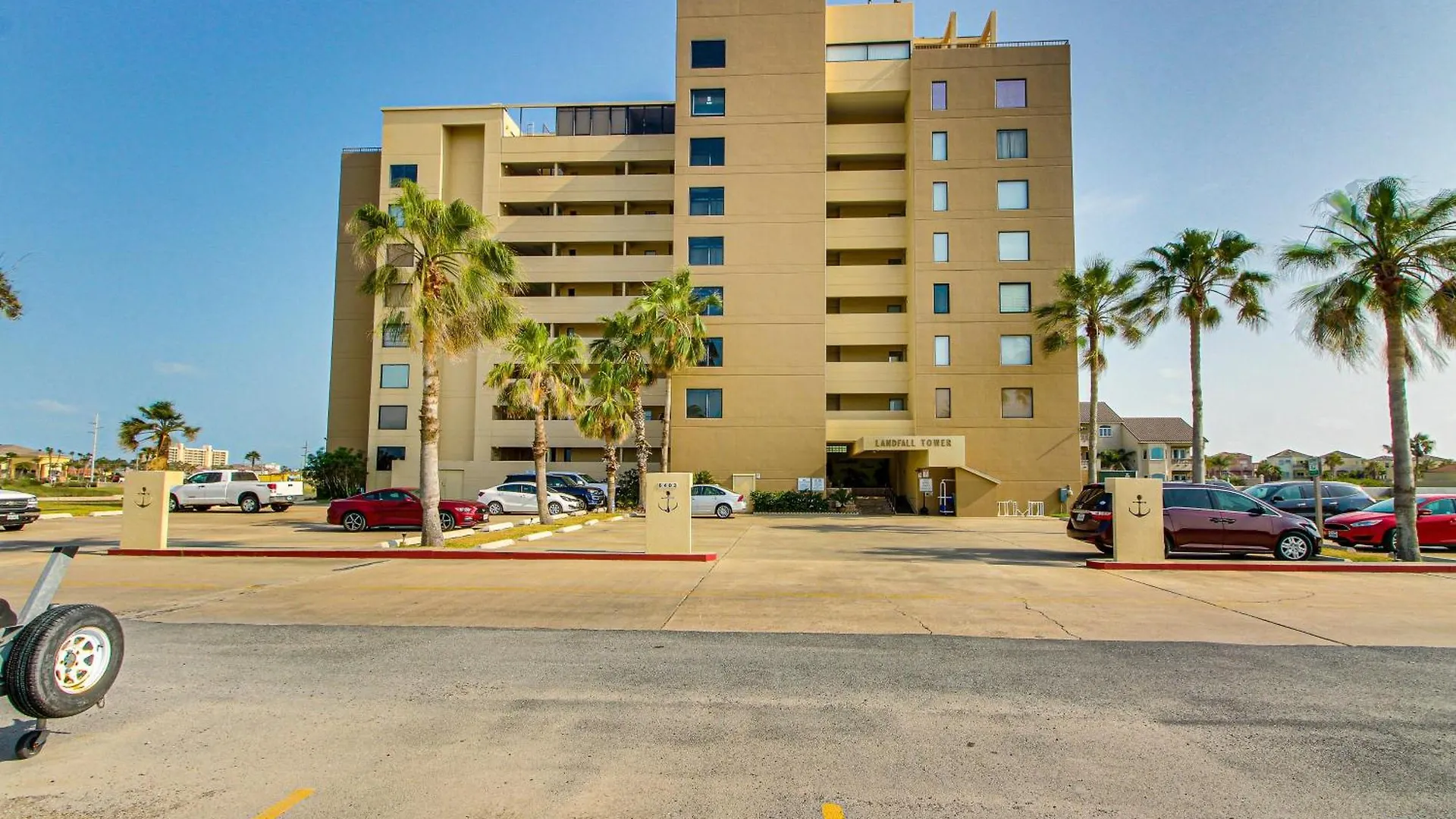 Apartment Bay