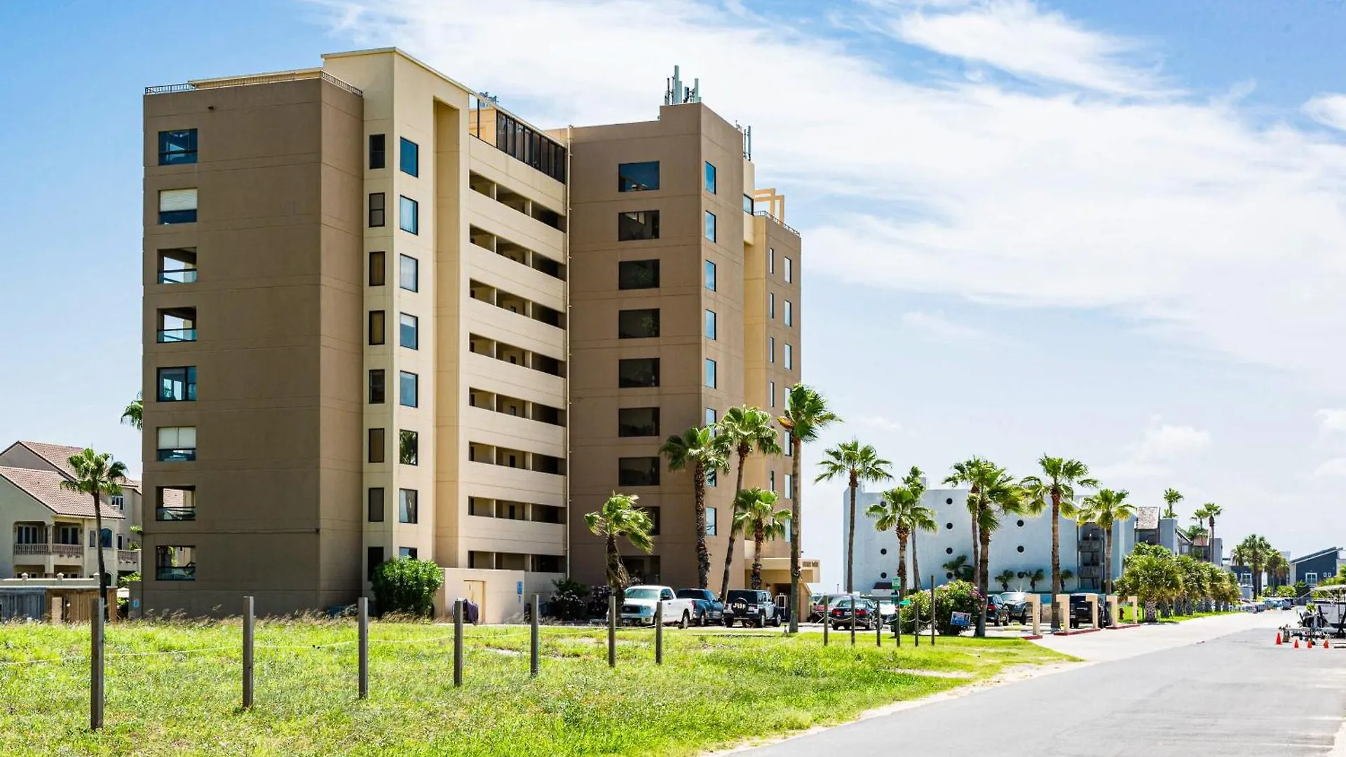 Apartment Bay *