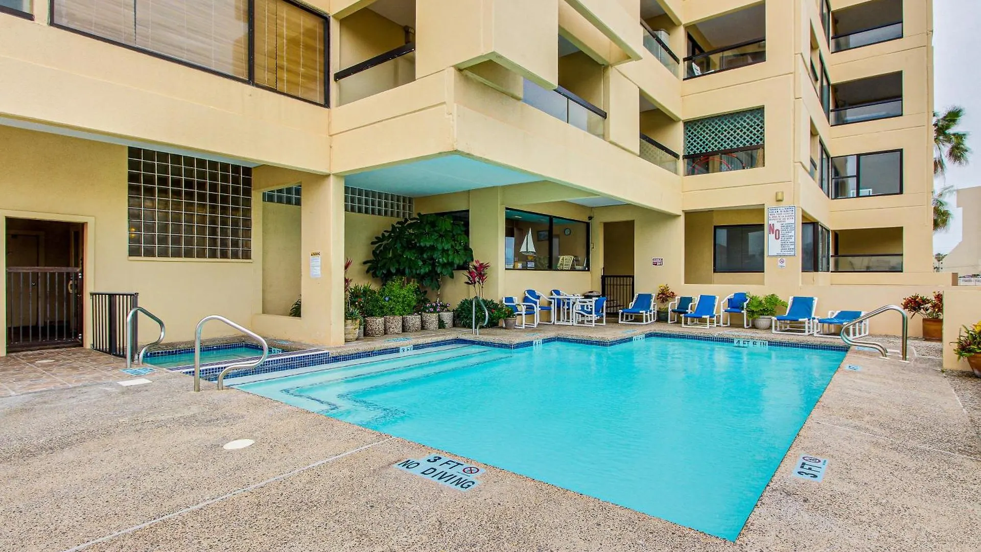 Apartment Bay