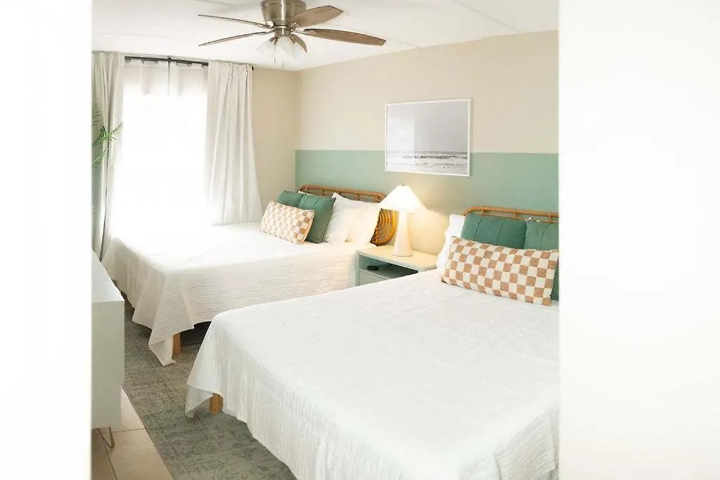 2 Bed 2 Bath 1st Floor W Pool By Holiday home *