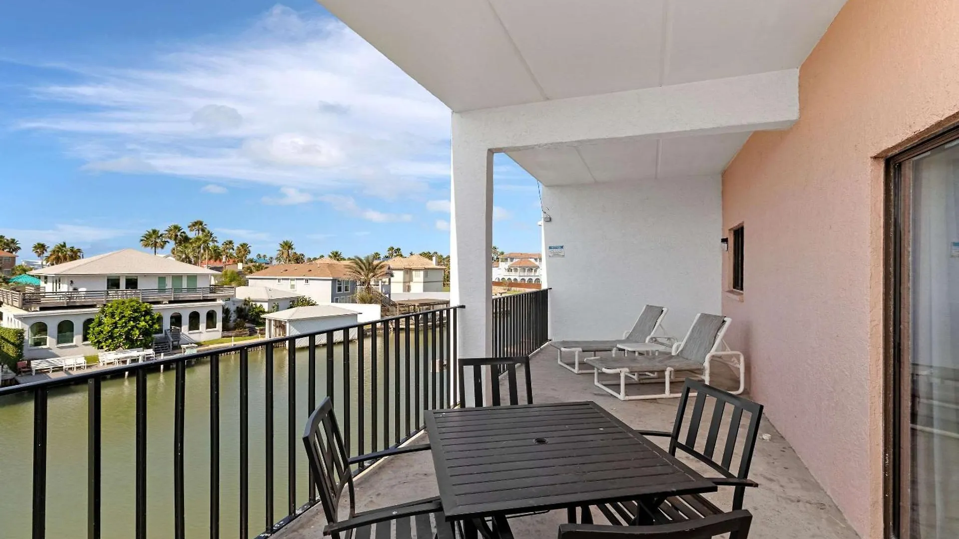 Windwater And Marina Hotel 2*