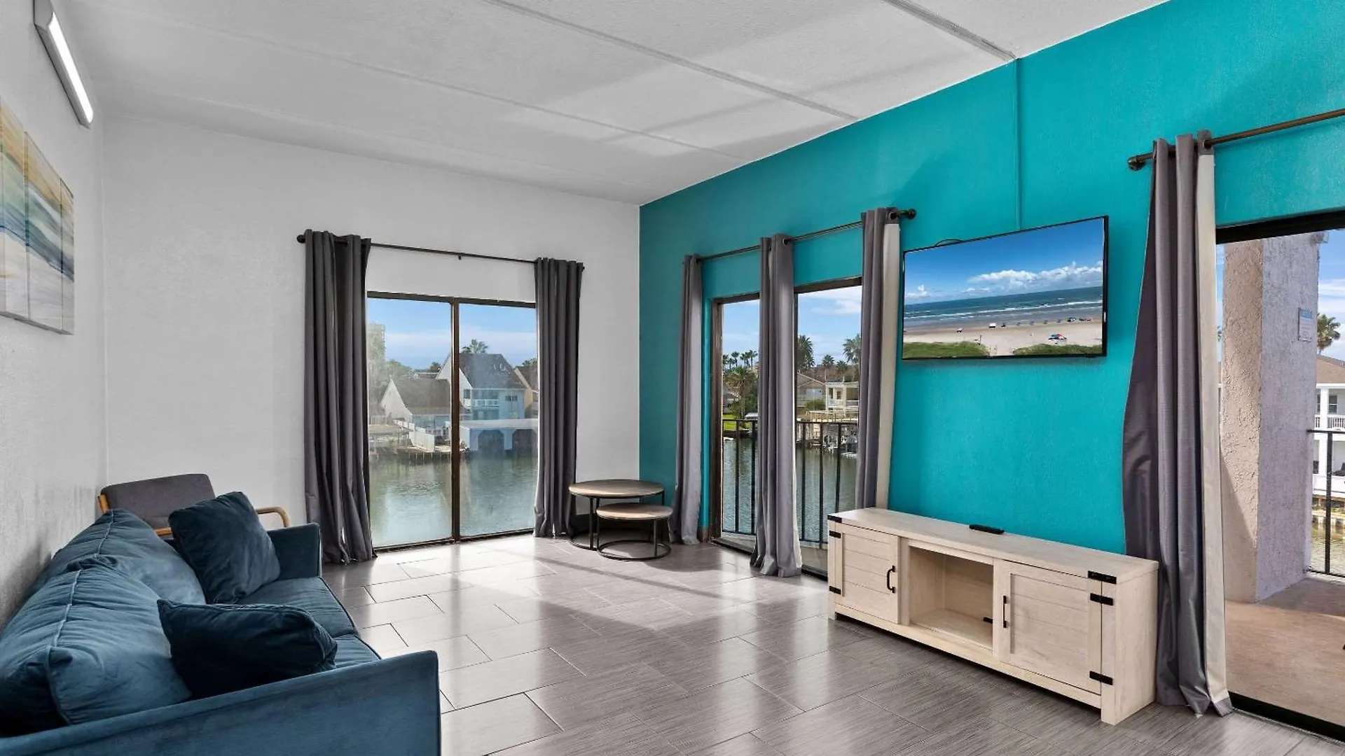 Windwater And Marina Hotel