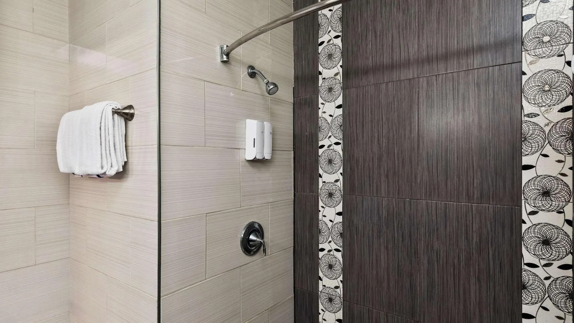 Windwater And Marina Hotel 2*