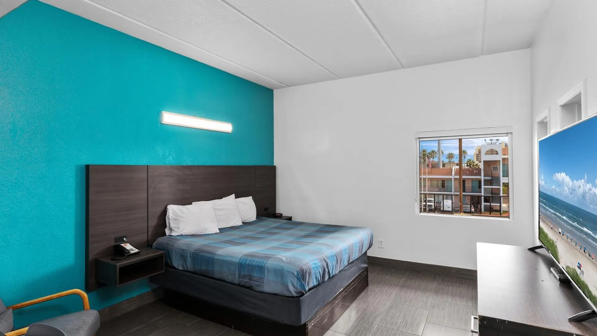 Windwater And Marina Hotel
