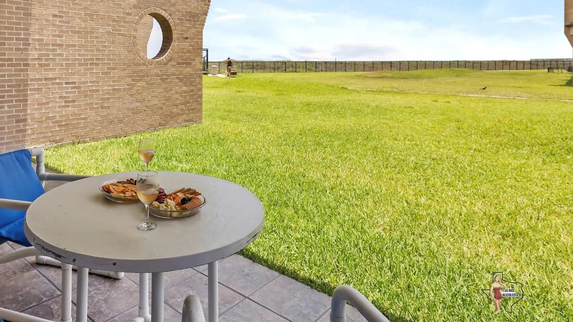 Private Garden Patio Near Pool Beachfront *