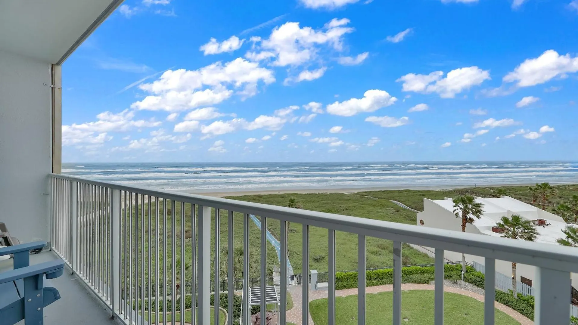 Spectacular 2 Bed 2 Bath Front Beauty At Aquarius *