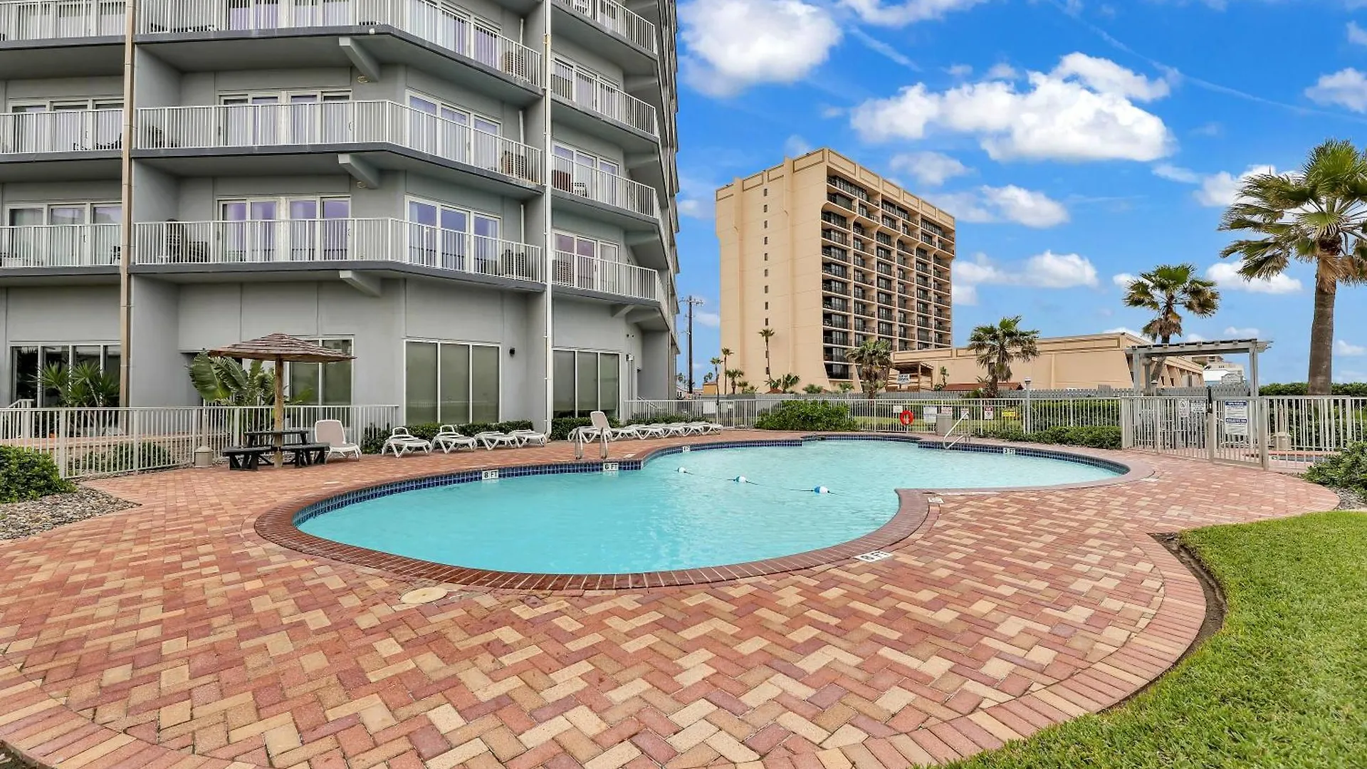 Spectacular 2 Bed 2 Bath Front Beauty At Aquarius