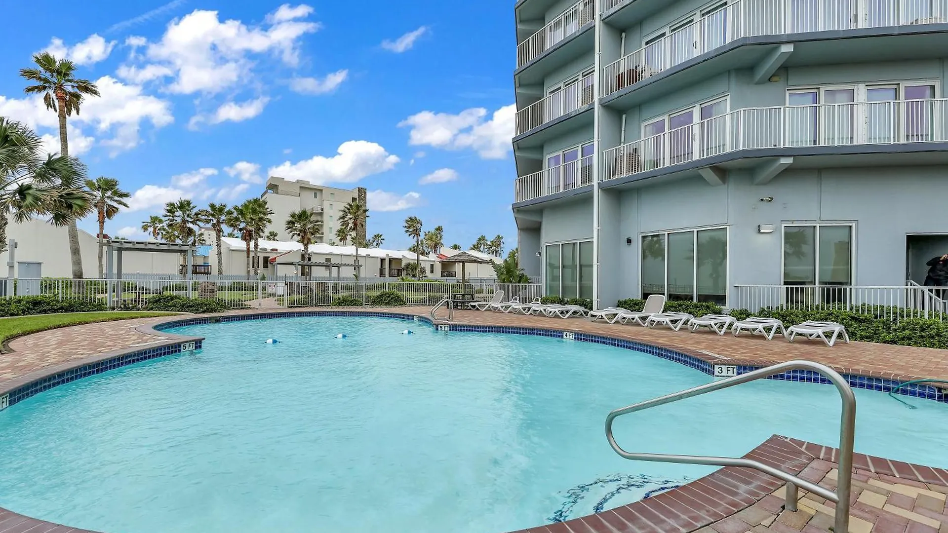 Spectacular 2 Bed 2 Bath Front Beauty At Aquarius Aparthotel