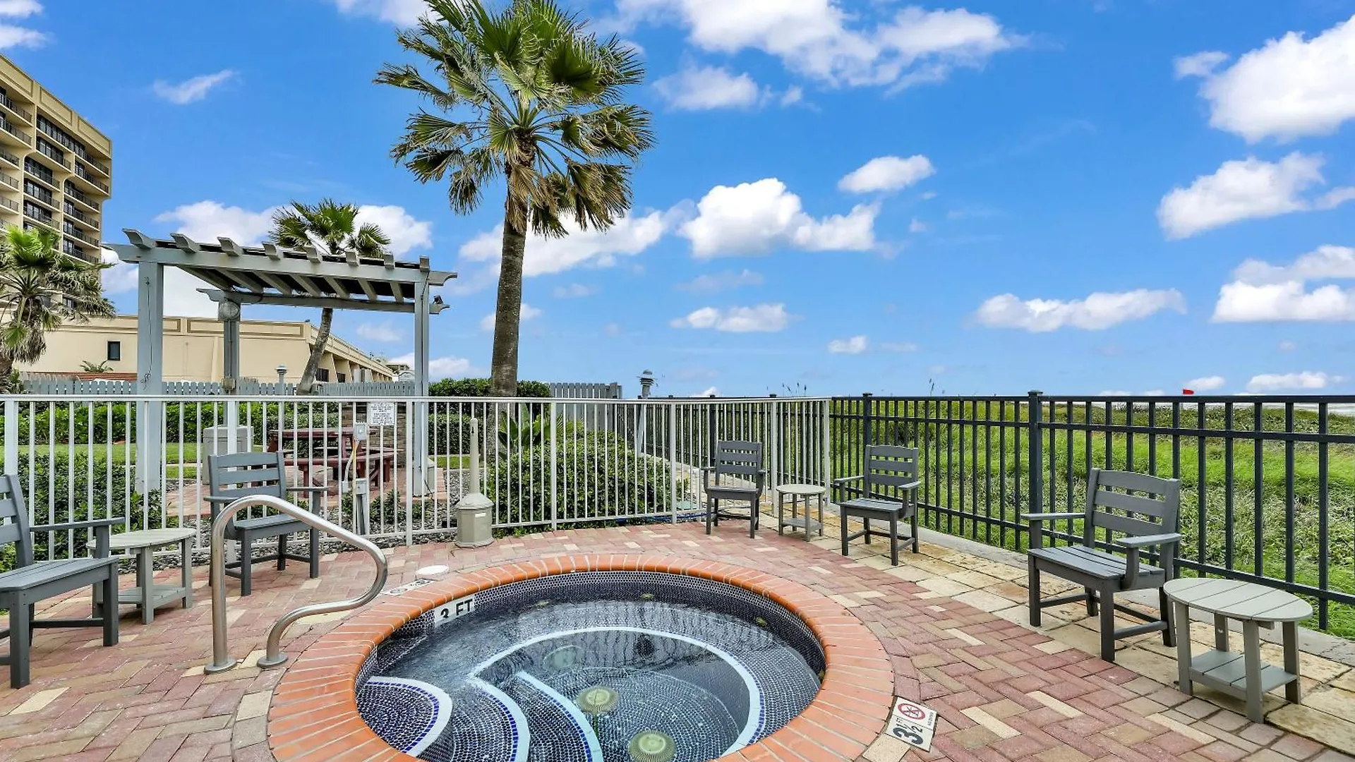 Spectacular 2 Bed 2 Bath Front Beauty At Aquarius Aparthotel *