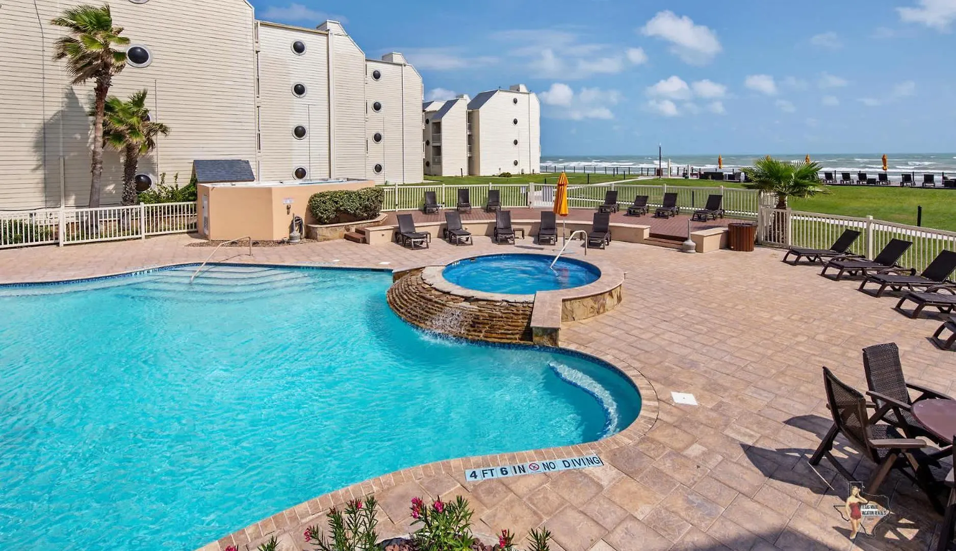 Holiday home Private Garden Patio Near Pool Beachfront