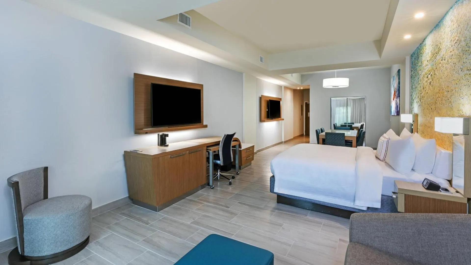 Courtyard 3*