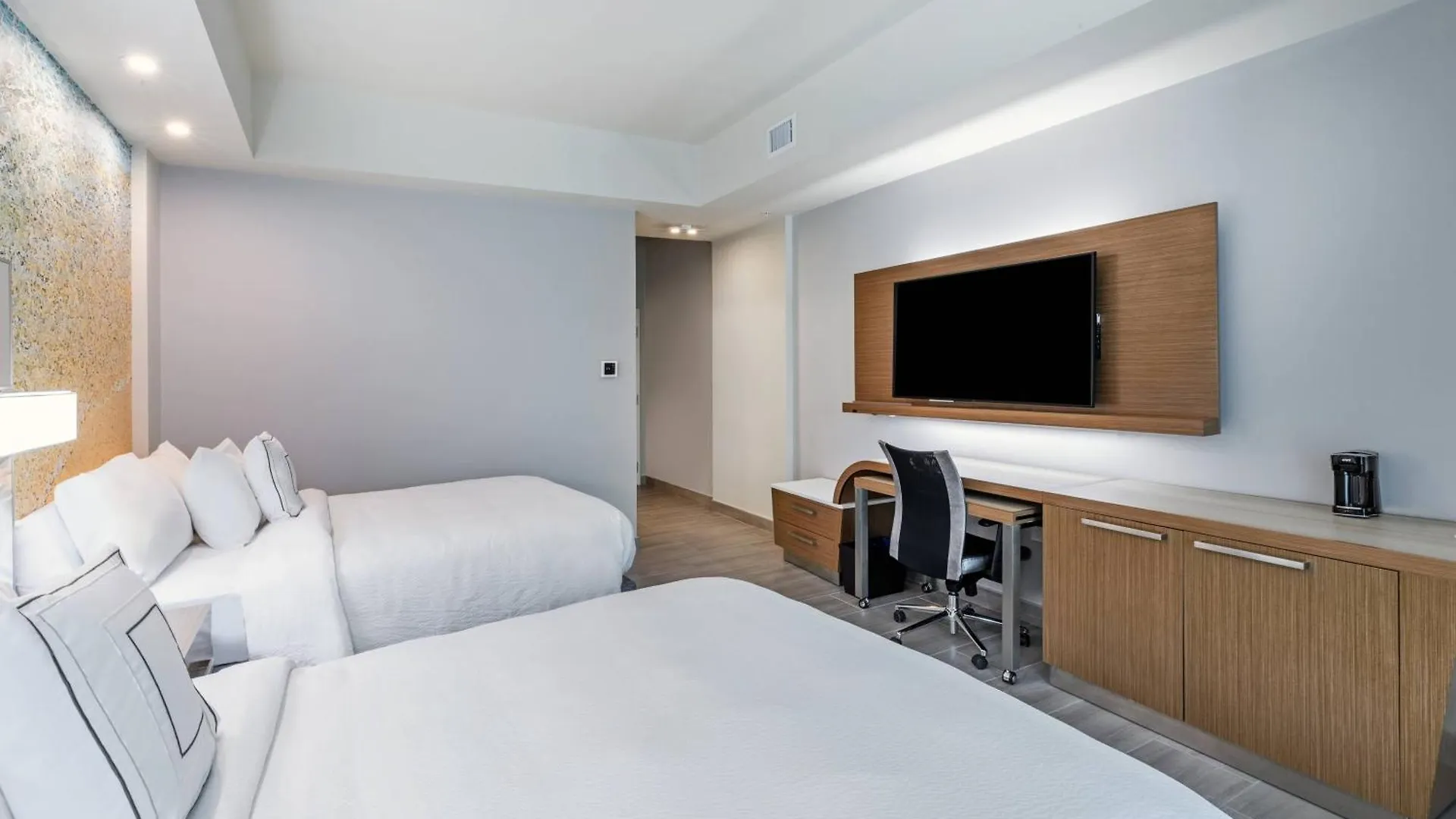 Courtyard 3*