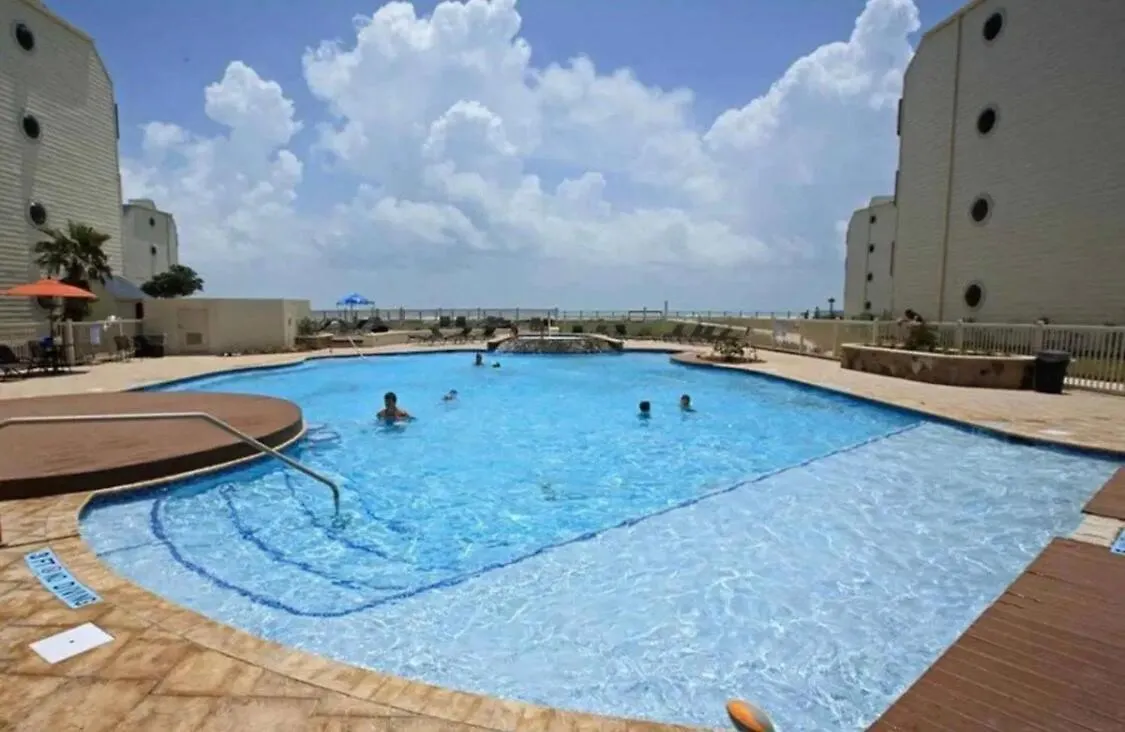Modern Beachside Wheated Pool 2br-2ba *