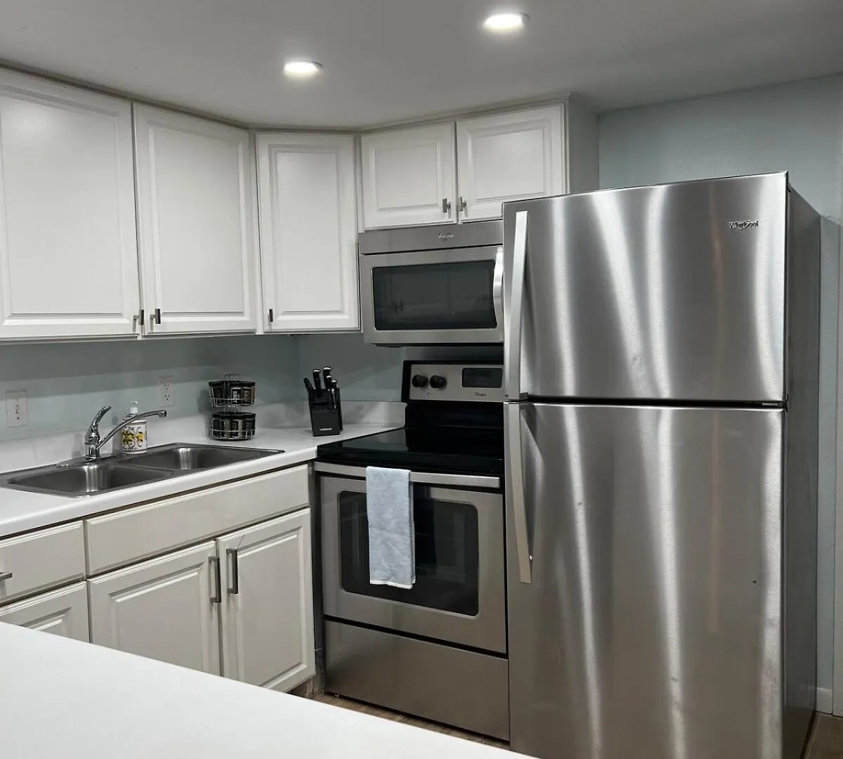 Modern Beachside Wheated Pool 2br-2ba *