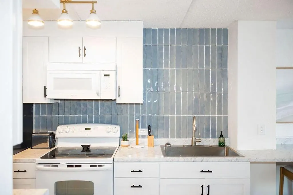 1st Floor 1 Bedroom Near W Pool *